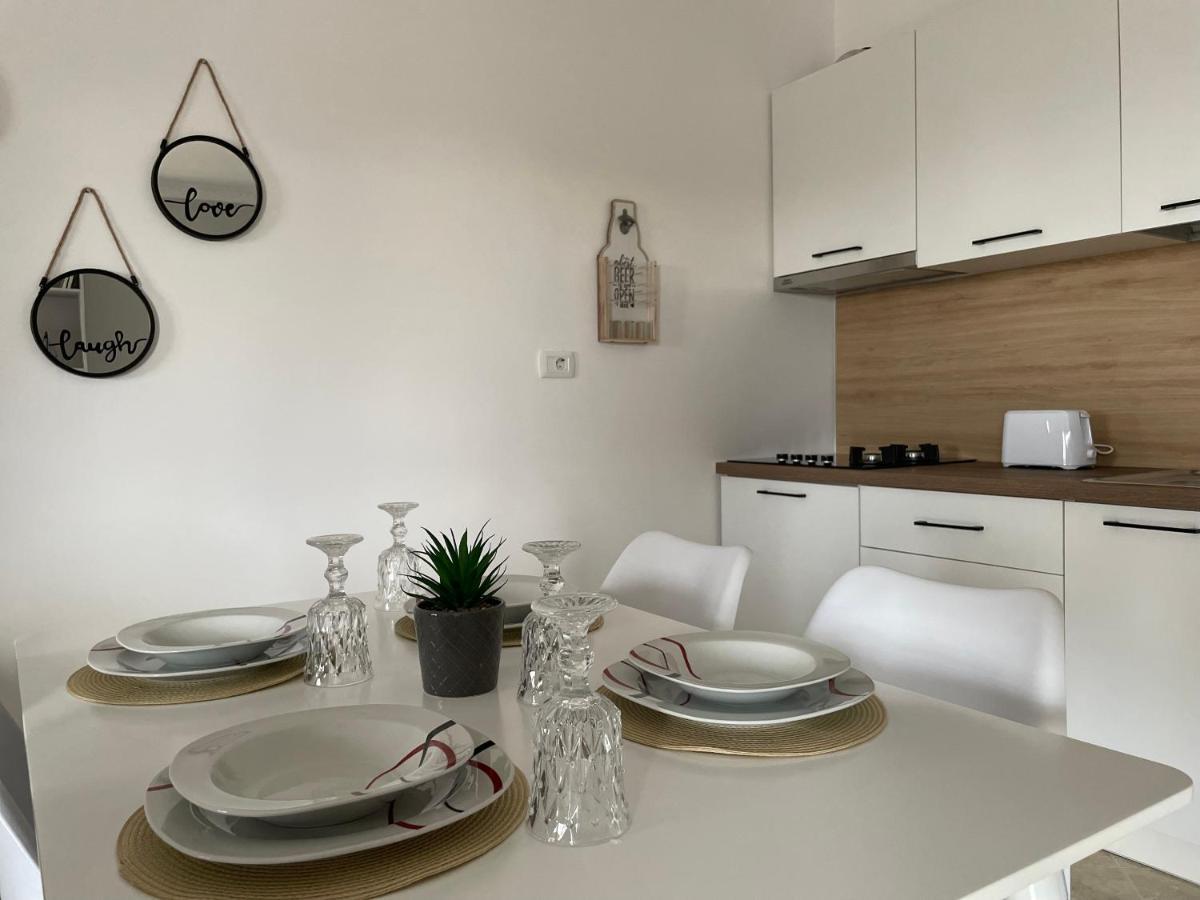 The Sunset Apartment Vlorë Esterno foto