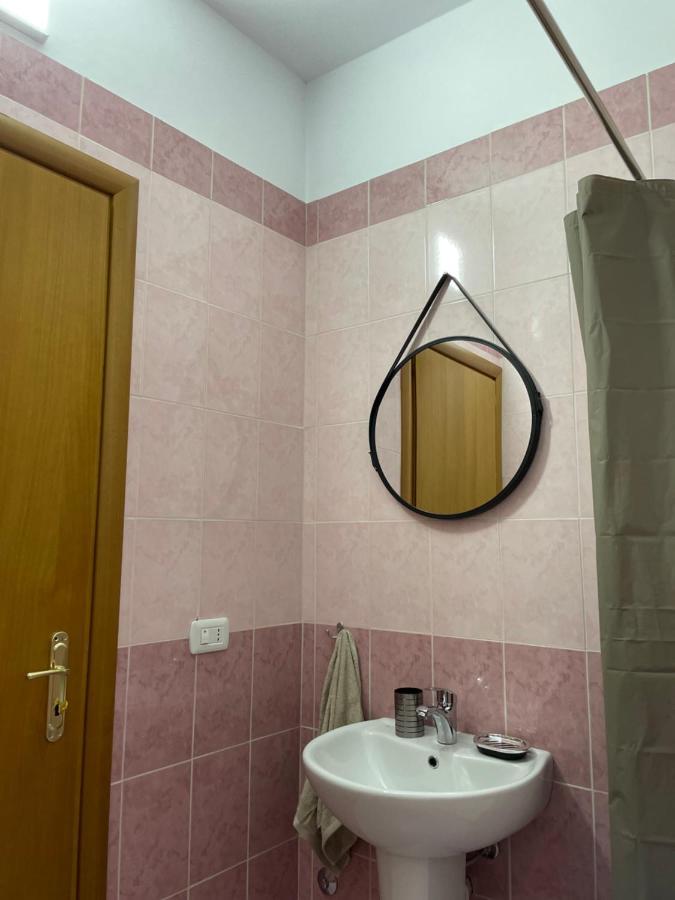 The Sunset Apartment Vlorë Esterno foto