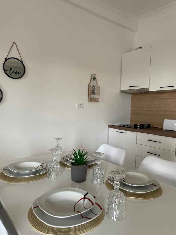 The Sunset Apartment Vlorë Esterno foto